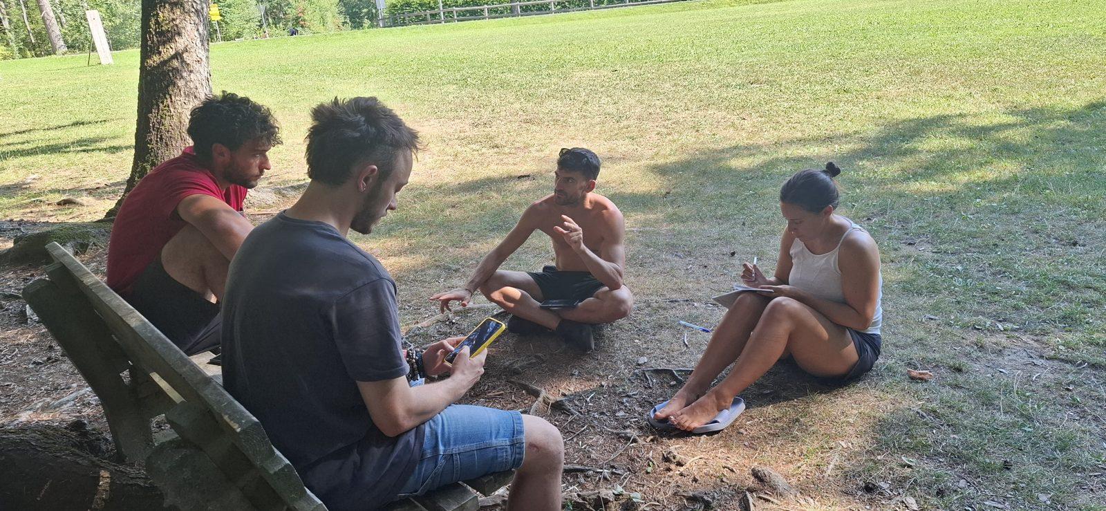 Le interviste a coppie nel bosco